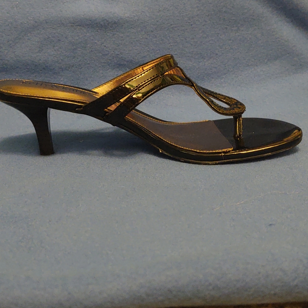 Heels - Picture 3 of 3